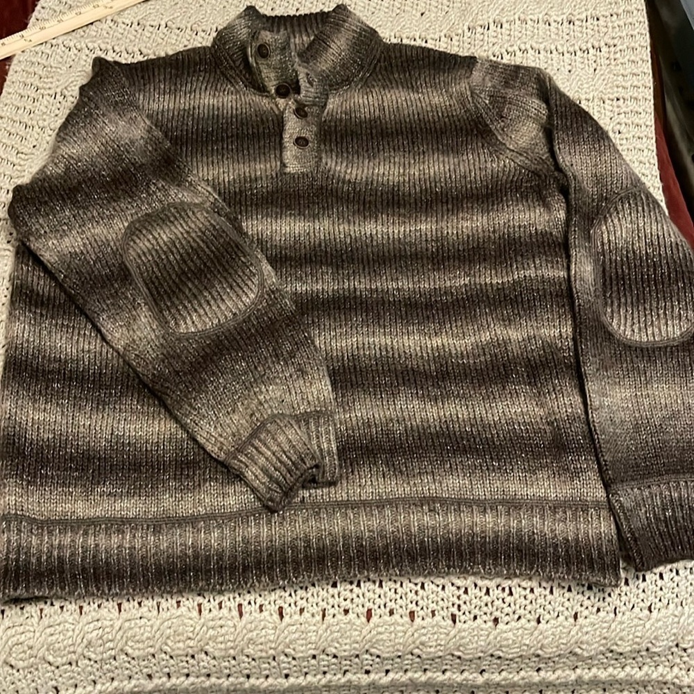 G.H. Bass &Co 1/4 Button pullover Sweater cross stitch elbows Men’s Sz XL hombre